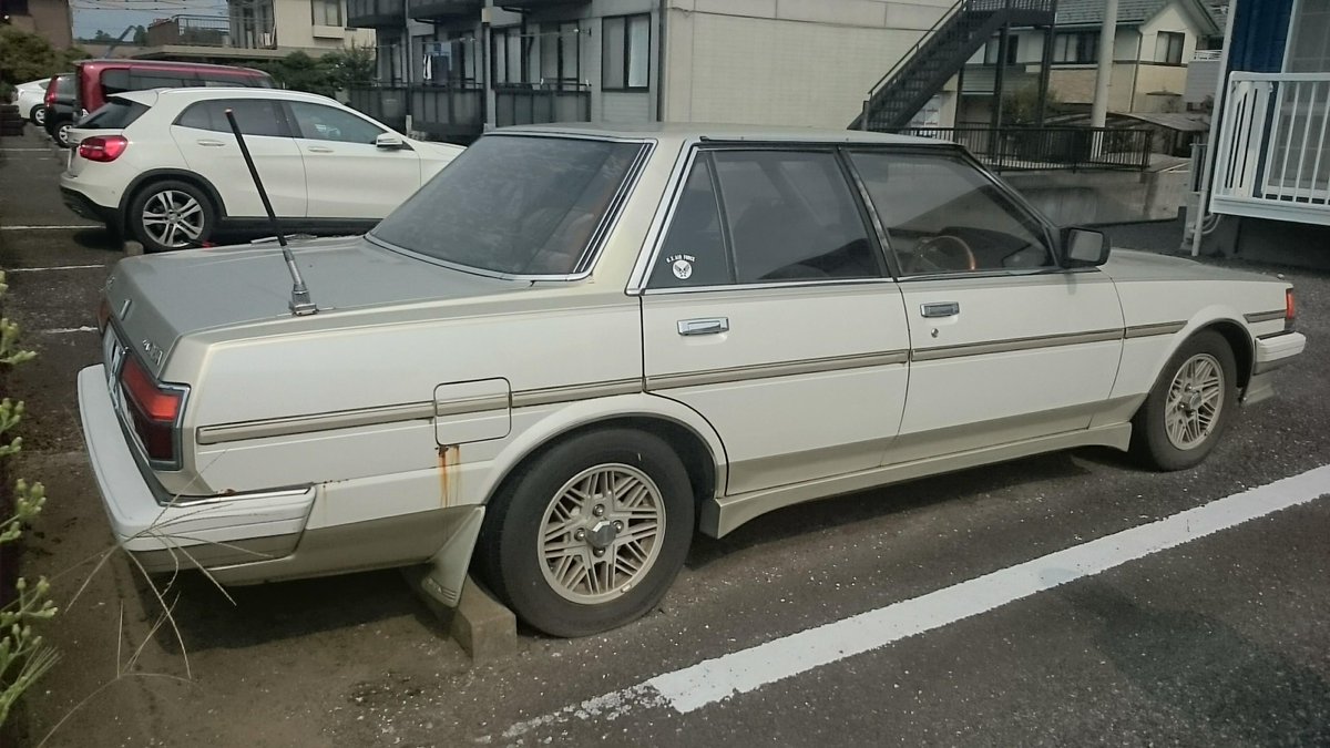 カーネクスト 公式 昭和61年式 1986年 のトヨタ クレスタ 型式はgx71の廃車買取りご紹介 グレードはスーパールーセント このカクカク具合 すごい昔の車のあじがでていますね 古い車 廃車買取 なら カーネクスト T Co