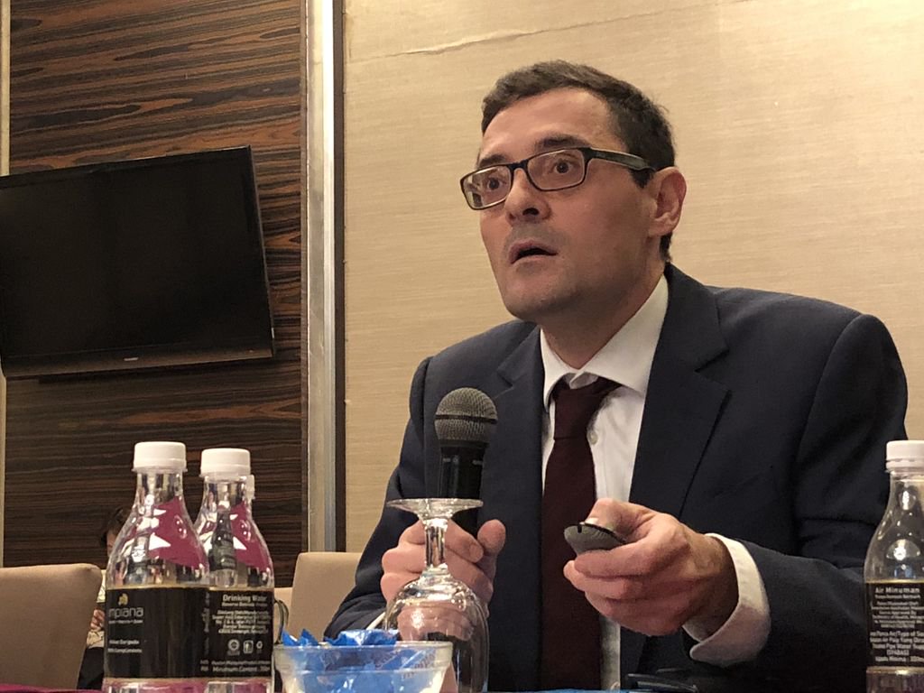 UNMCProvost's tweet photo. Fabrizio Trifrio, International Manager of @QAAtweets addressing the “UK - East Asia Forum on Joint Quality Assurance in Transnational Education”, explaining how the Quality Assurance Agency operates @my_British #TNE #ThinkTNE @UoNMalaysia https://t.co/AtxpZYxFKK