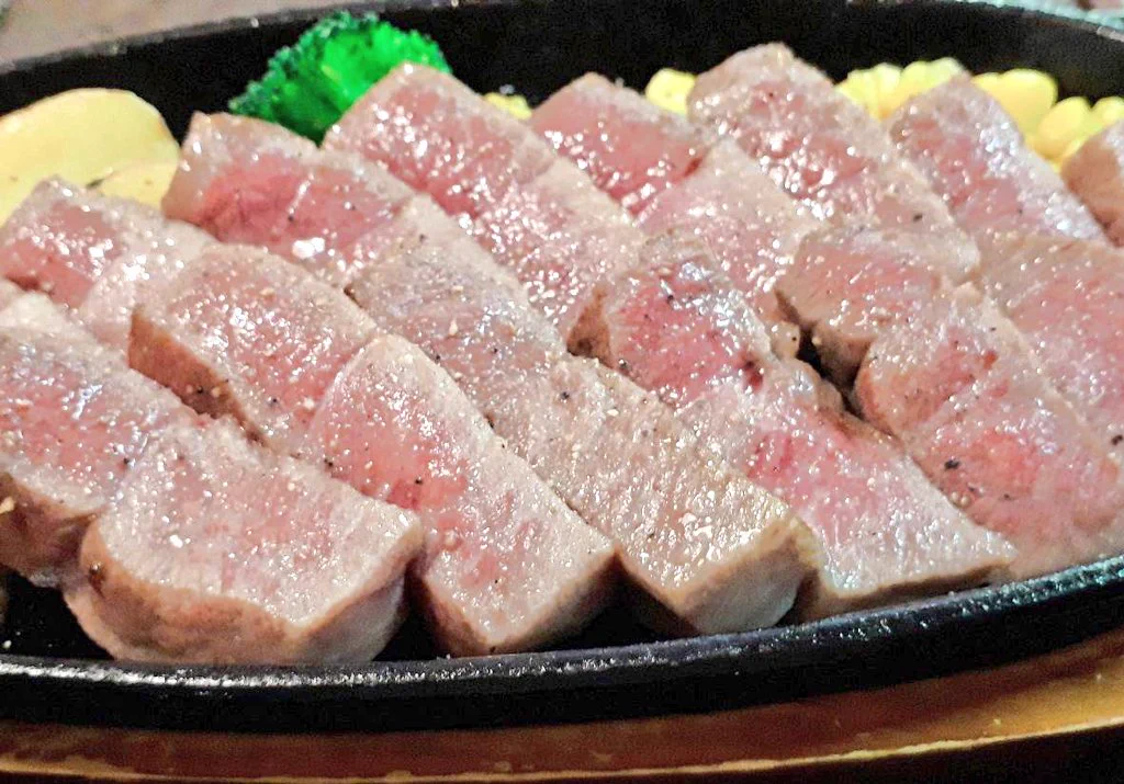 やばいっwwwこのステーキのお肉は絶対美味しい！外国の方に大人気のようですwww