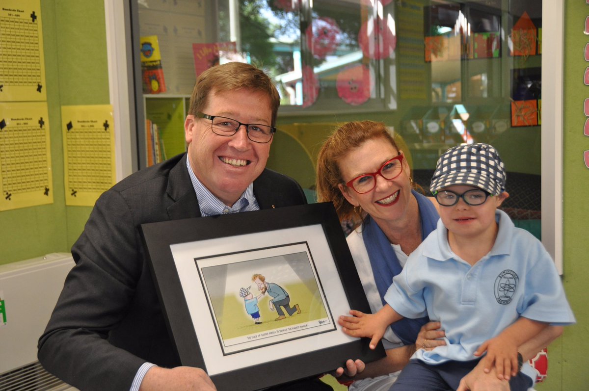 <a href="/warrencartoon/">warren brown</a> <a href="/BuninyongPS/">Anne van Dartel</a> 2/2 Luke loved his gift recognising Prince Harry in the drawing straight away. I was fortunate enough to get a fist pump and one of those famous cuddles. A cuddle from Luke ready for <a href="/warrencartoon/">warren brown</a>