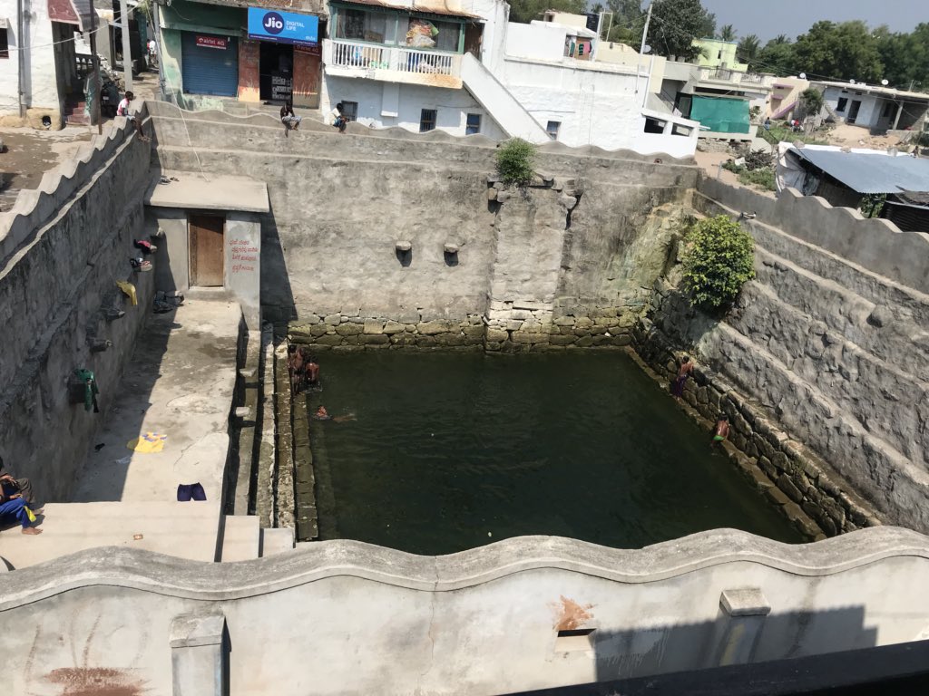suresh05542185's tweet photo. ತುಂಬ ದಿನಗಳ ನಂತರ ಬಲ್ಲಟಗಿ ಗ್ರಾಮದ ಪ್ರಾಚೀನ ಬಾವಿಯ ಸೊಭಗು ಮರಕಳಿಸಿದ್ದು ಇದರ ಜೀರ್ಣೋದ್ದಾರಕ್ಕೆ @ManoharMaski ಯವರು ತಮ್ಮ mlc ಕೋಶದಿಂದ 5ಲಕ್ಷ ರೂಗಳನ್ನು ನೀಡಿದ್ದರು ಮತ್ತು @astitvam ಯವರ @yuva_brigade ಸಹಕಾರವನ್ನು ನೆನಪಿಸಿಕೊಳ್ಳುವಂತಾಗಿದೆ ಧನ್ಯವಾದಗಳು https://t.co/scg2dz637v