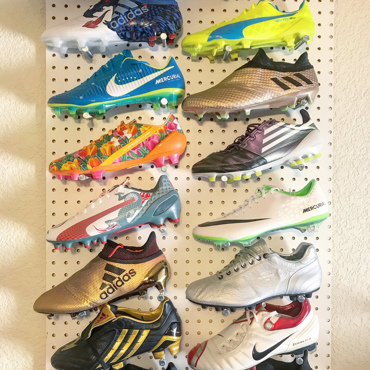 SoccerCleats101's tweet photo. Some Sunday #bootwall love! 💯💕 https://t.co/gdhHM3Be8n