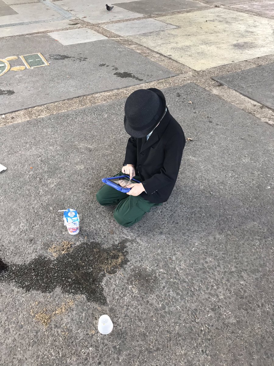 KangarooCPS2018's tweet photo. Measuring, ordering and comparing the mass of materials from our playground today. Looking forward to measuring and comparing further tomorrow. #maths https://t.co/XLcpY57B3K