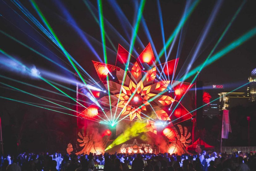 Feier 3 Tage und Nächte am Strand von #Dubai: Vom 25. - 27. Oktober findet das Sunsets Festival am <a href="/BarastiBeach/">Barasti Beach</a> statt. Line-Ups von <a href="/SamFeldtMusic/">Sam Feldt</a> und <a href="/nickyromero/">Nicky Romero</a>. FREIER Eintritt! Mehr hier: bit.ly/2CWobeJ 😊🌴🏊🌊