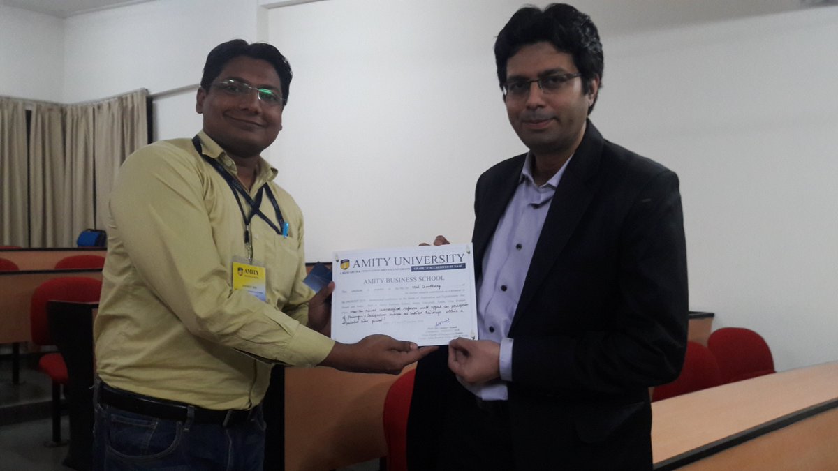 AtulChoudhary87's tweet image. अध्भुत पल था जब @AmityUni के #PhDCourse में अपने दूसरे #ResearchPaper को #Infinity2018 नामक #Conference में प्रस्तुत किया एवं अतिथियों के साथ गहन विश्लेषण करते हुए उनसे #प्रशस्ति_पत्र प्राप्त किया | @AmityPresident @Shubhrastha @gopalkagarwal @PKumar59 @Anupchandra_IAS @dkikan