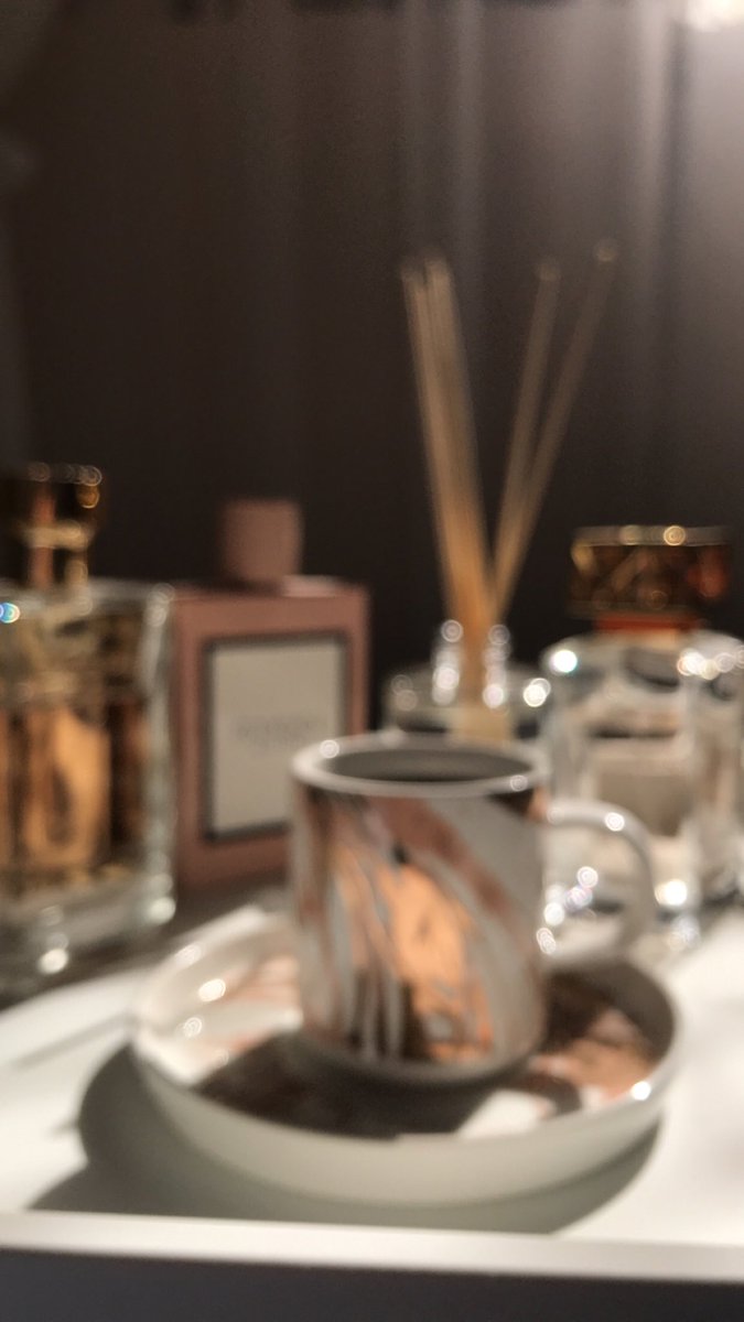 sabha93's tweet image. جِعل تبطي سنينك و الغلا ساري 
زولك يا محبي دوى للقلب وعلاجه ..