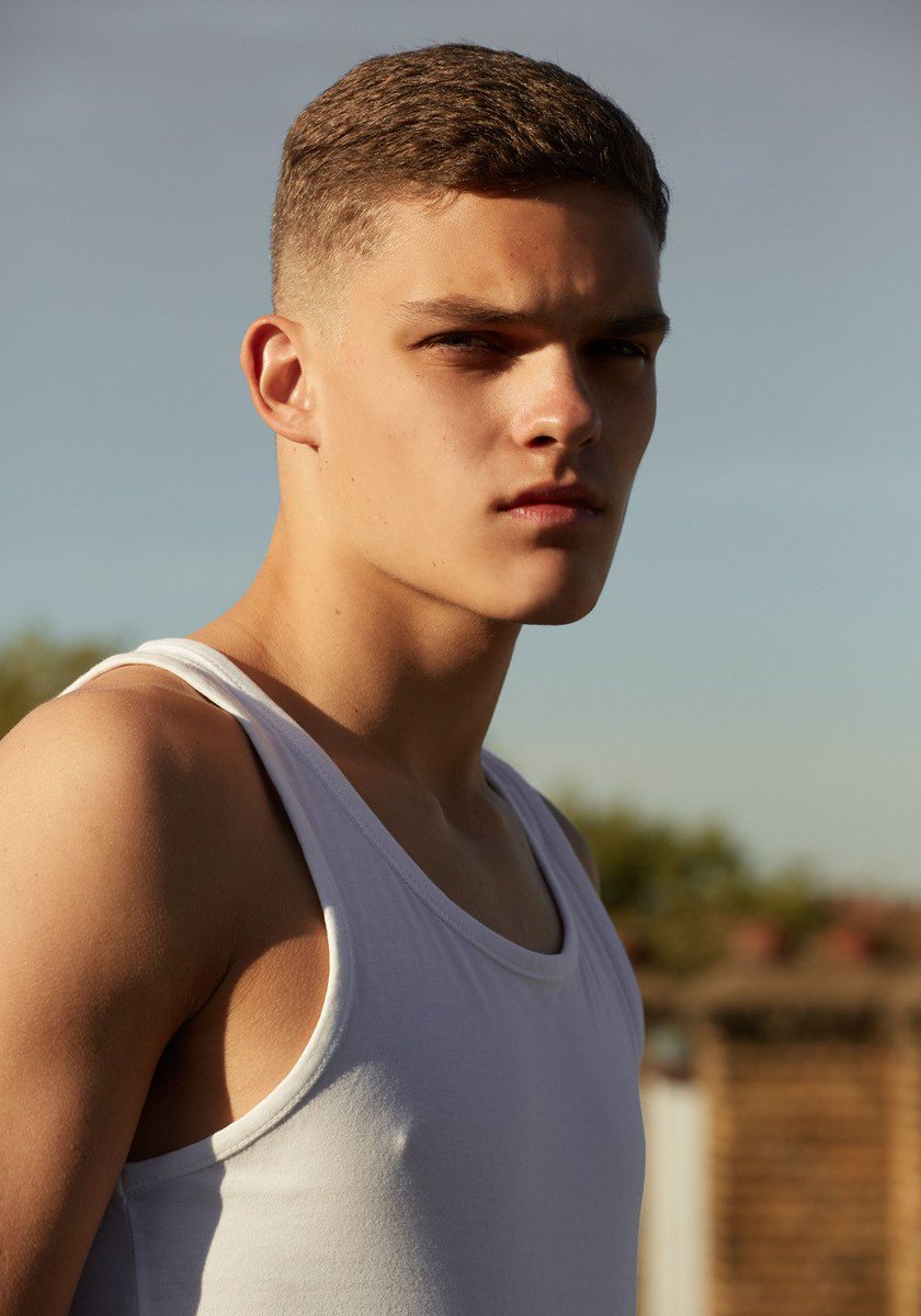 SelectModelMgmt's tweet photo. 👀Charlie Lee looking major shot by Benjamin Whitley #SelectMen 🤳🏽 https://t.co/bgvJRSoYcu