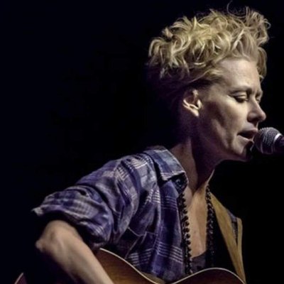 Spinning Shelby Lynne on and wishing her a happy birthday! 