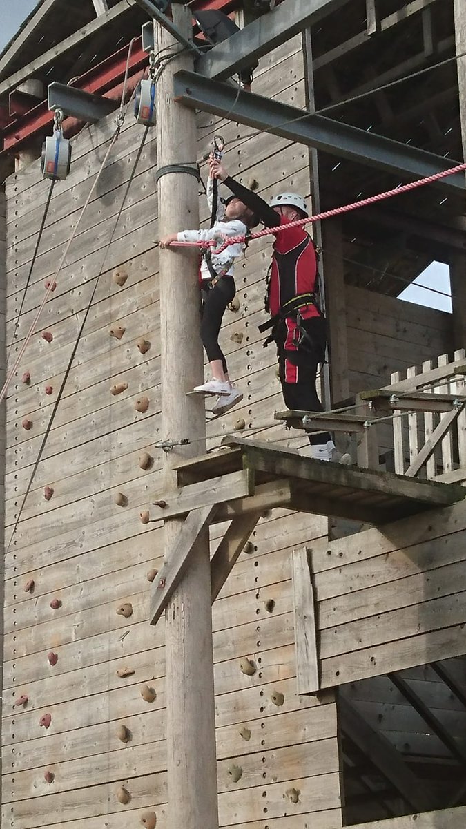 racheltaylor16's tweet image. @latimerprimary #latimeroutdoorplay Nyxa #classaf high ropes 💕