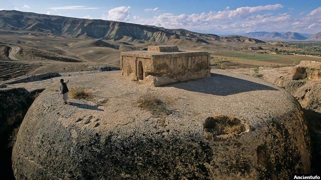 PH๏τos of Silk Road على X: "Buddhist Stupa of Takht-e Rostam. Samangan near  Kholm, Afghanistan, Silk Road. https://t.co/GkAUZRIPYH #silkroad  #NGSilkRoad https://t.co/vUgxGHJR2b" / X