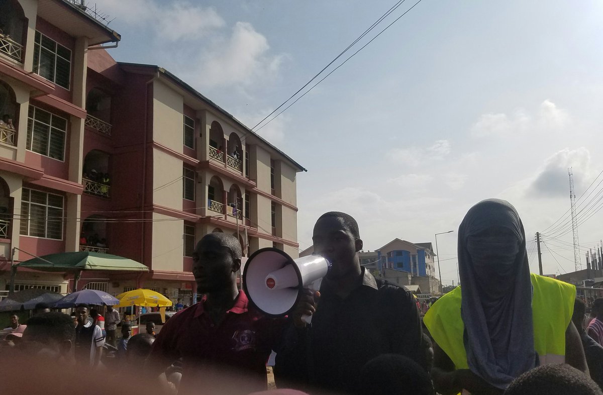 jaytaylorgh's tweet photo. @knust_src President, Kelvin Sah is leading the demonstration 

#SayNoToBrutalityInKNUST 
#KNUSTLive https://t.co/OEdtsP1JjZ