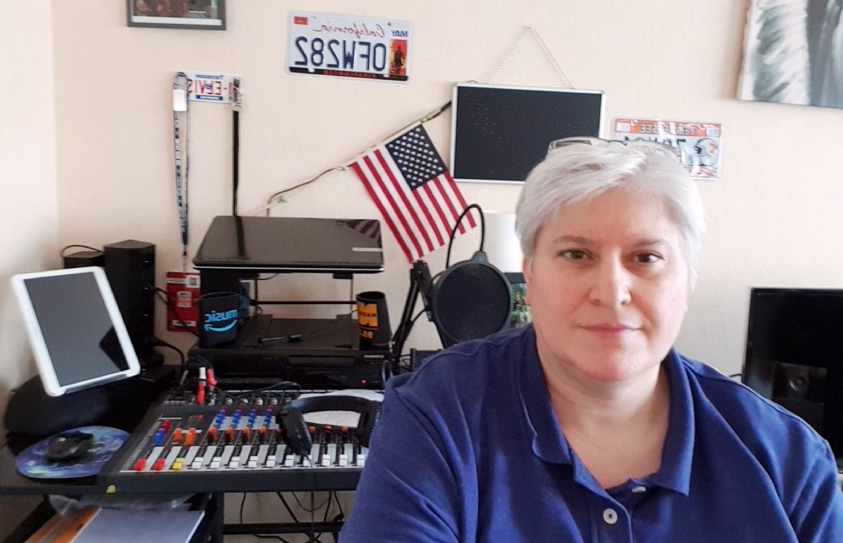 BellotBellot's tweet image. Je vous rappelle que Samedi 27 Octobre, c'est le début de #TVBS nouvelle formule, rien ne change où presque, puisque j'animerai désormais l'émission en Français donc, je compte sur vous bien évidemment. 
Merci de votre fidélité.