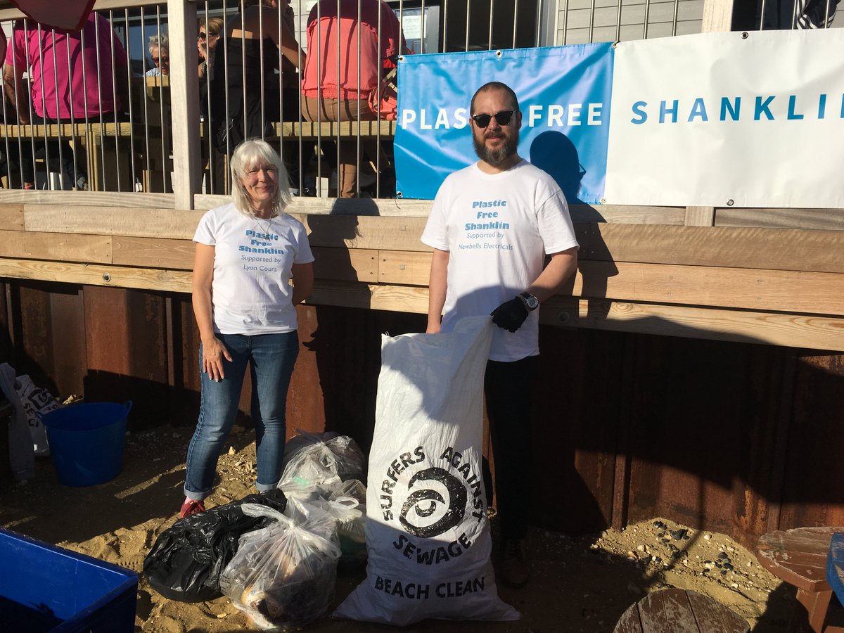 Fantastic weather, great turn out for our @sascampaigns Shanklin autumn beach clean yesterday, thank you to everyone that came along! #plasticfree #everybottlecounts