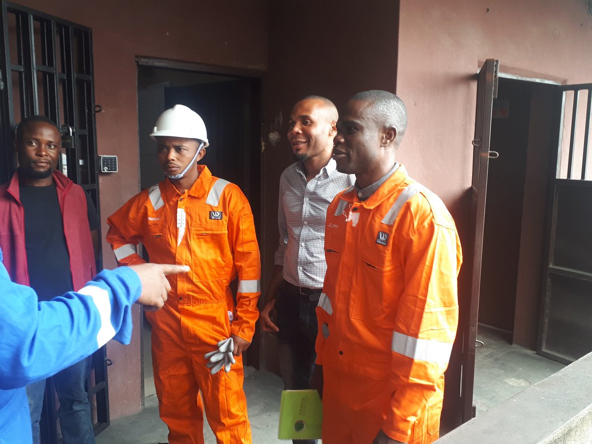 Roncho_Energy's tweet photo. @Shell Nigeria (GMOU Abua Odual CDB)
Day 4: Hands-On Practicals (Solar Home Systems &amp; Solar Street Lighting)
Day 4 was amazing !! (that was the feedback from participants).
Thanks @Shell for providing this opportunity and to the participants for their seamless collaboration. https://t.co/mDMWjZ3PCZ