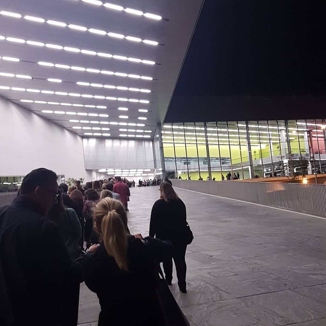 RaphaelSpace_Cl's tweet photo. terelopeziban: Concierto de Raphael. Esas señoras tenían marcha para 2 ó 3 conciertos más. #raphael @raphaelartista #comolosindios #señorasquevandeconcierto #quesabenadie
VIDEO: https://t.co/wNB7tbJRQ7 https://t.co/RsXv7LV4PZ