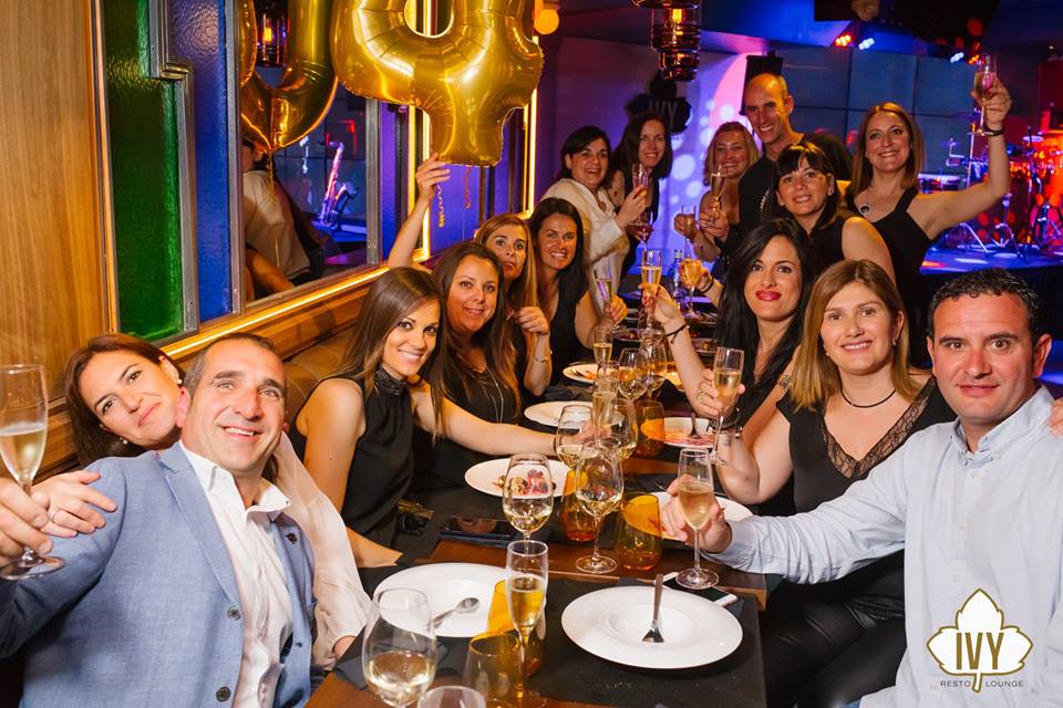 ¿No sabes dónde celebrar tu cena de Navidad?🎊
No busques más! Contacta con nosotros para conocer nuestros
nuevos menús de grupo y celebraciones!

➡️info@ivyrestolounge.es