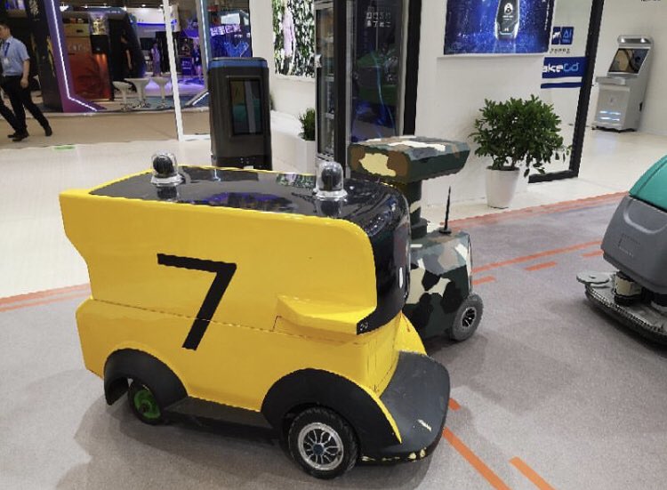 who doesn't like to have a take-out ready at home after a long painful day at work? Our logistic robots can now deliver within university campuses and compounds! hungry much? [勾引] #deepblue #deepbluetech #technology #artificalintelligence #ai selfdriving #deliveryrobot #meituan