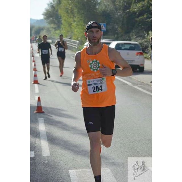 igorpereda's tweet photo. Después de una semana de entrenamientos con sensaciones raras, llegaba al 10k de Ames sin muchas expectativas y me vine para casa con mejor marca personal 39'52". Y aunque hubo que sufrirlo... Muy contento!!! 😁😁
📷@runphotos_oficial
#triatletabarbudo … https://t.co/GfbnjvoDl0 https://t.co/r9SJQiuOZw
