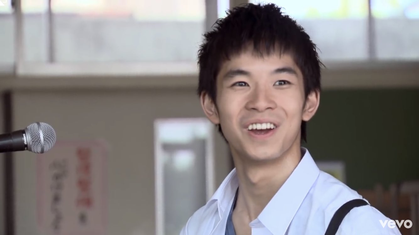大希 Greeeenの花唄のpvで ギターを弾いてた太賀くんが 今日から俺は では ドラムやってる Greeeenも今日から俺は も 大好きだから感慨深いし なんだか不思議だなぁ T Co V55adazmzv Twitter