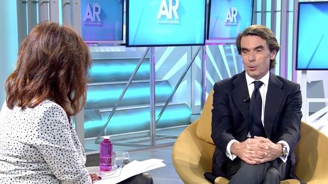 eldiarioes's tweet photo. Aznar habla sobre el líder de Vox, Santiago Abascal: "Es un chico lleno de cualidades" https://t.co/HEPDnLY4Gs https://t.co/whR4FHEJ5I