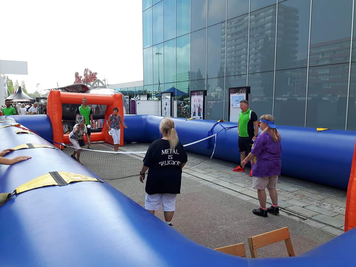 "Almeerders steeds sportiever" 

Ik ben trots op de grote bijdrage die wij als <a href="/deschoor/">De Schoor</a> met o.a de buurtsportcoaches, de <a href="/cf_sport/">CF Sport</a> en de <a href="/droomspeelbus/">Droomspeelbus</a> met een geweldig team hier aan leveren!

#heelAlmereinbeweging

almerekracht.almere.nl/nieuws/item/ar… 

<a href="/SportAlmere/">Sport Almere</a>