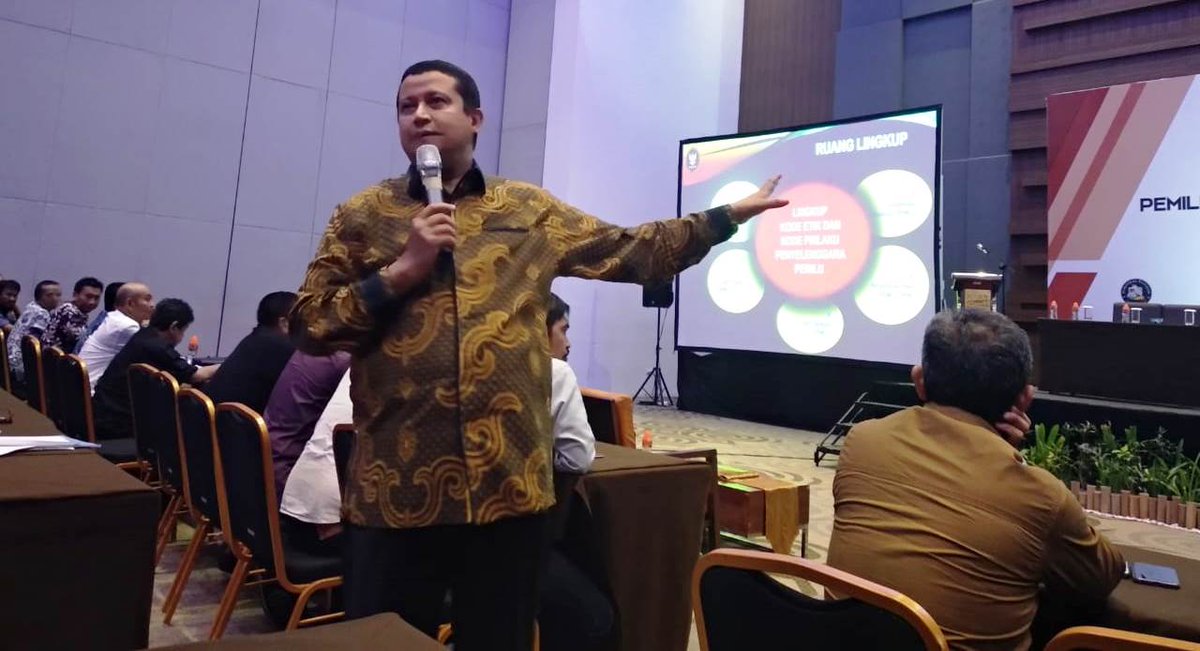 Prof. Muhammad: Pemilu Berintegritas Diawali dari Penyelenggara Pemilu yang Berintegritas dkpp.go.id/index.php?a=de… <a href="/dinaeka2903/">Dina Eka Winarni</a>