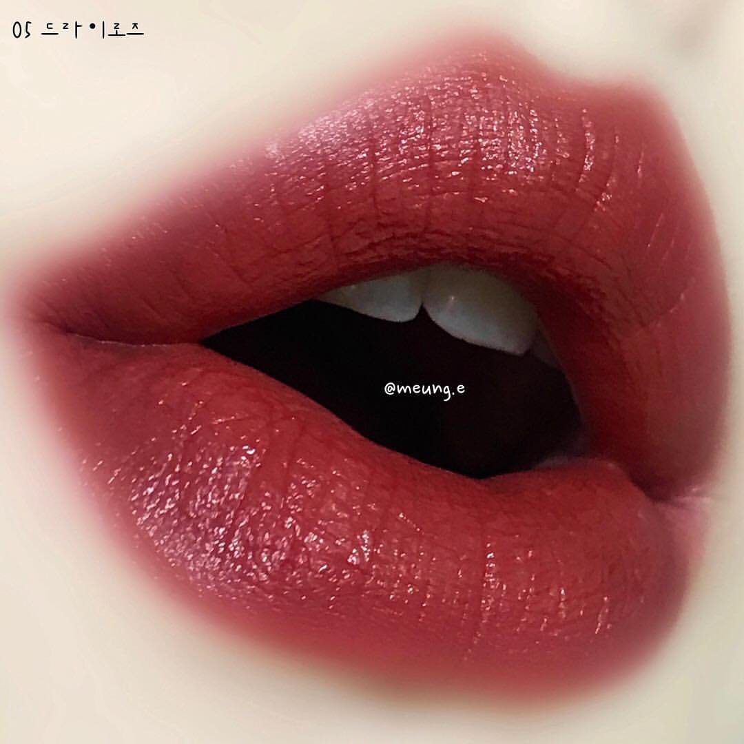 winnertester's tweet photo. heimish #heimish Varnish Velvet Lip Tint ทินท์เนื้อกำมะหยี่นุ่มๆ เนื้อเนียนมาก * พอทาแล้วจะรู้สึกเนียนไปกับริมฝีปาก ⠀ 
#พร้อมส่ง เบอร์ 2 / 3 / 5 นะจ๊ะ ⠀ 
ราคา : 320 บาท https://t.co/P0QBMDD6qW