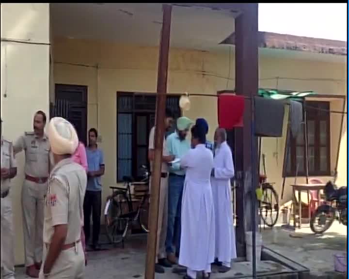smitaprakash's tweet photo. Father Kuriakose who testified against bishop  Franco Mullakal found dead in Jalandhar's Dasuya.  @ANI bringing pix from his home. Police says cause of death not yet known. But there were signs that he had vomited in his bed. https://t.co/HsBFsQz8oC