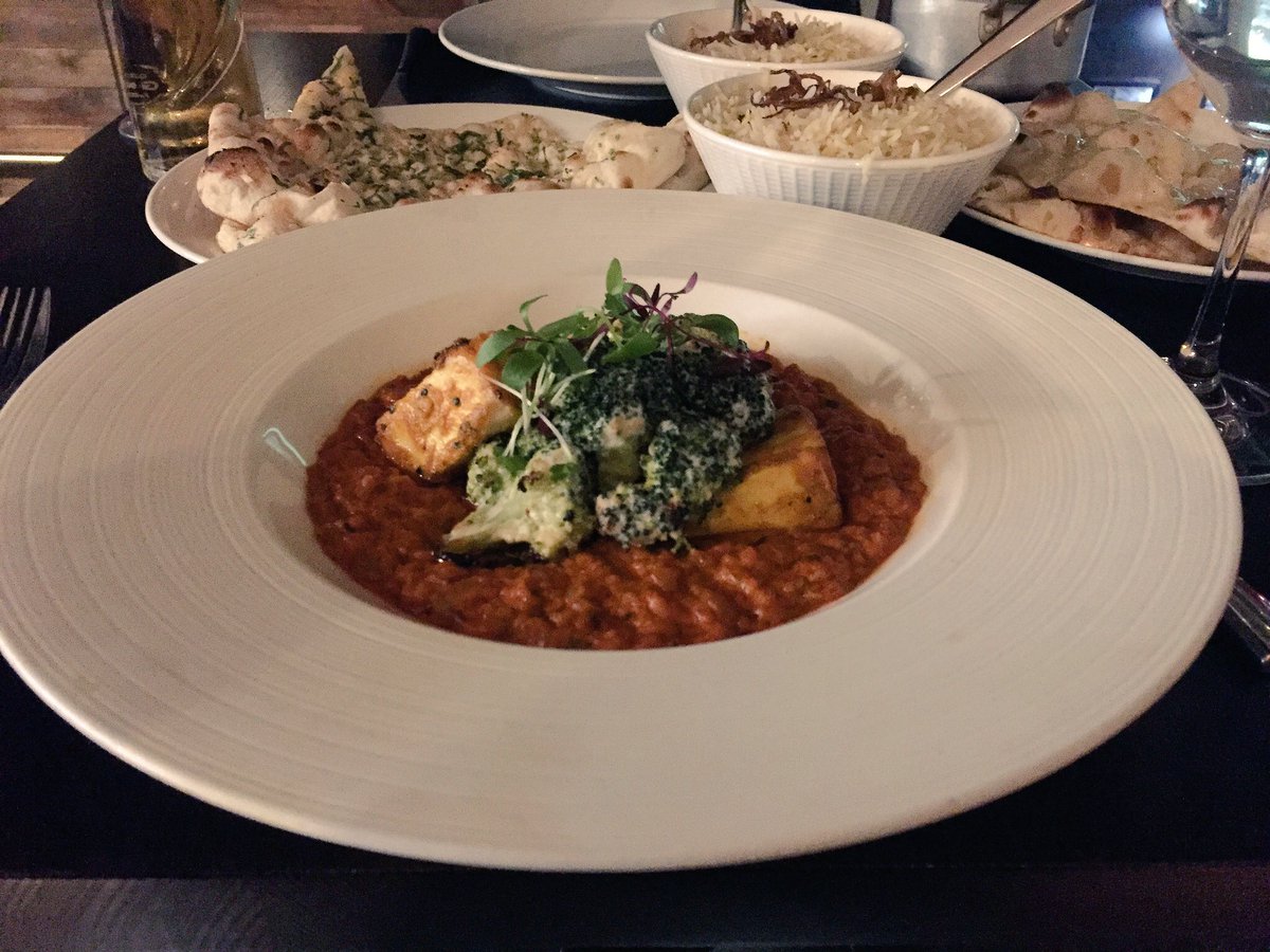 InspireHighway's tweet photo. This meal @TapasyaHull was epic
Herbi: Aloo Chat &amp; Indian ricotta Ghobi
Carnivore: Chicken tandoori &amp; Rhajastani lamb
#foodie #foodbloggers https://t.co/H9ZbF6cSwg