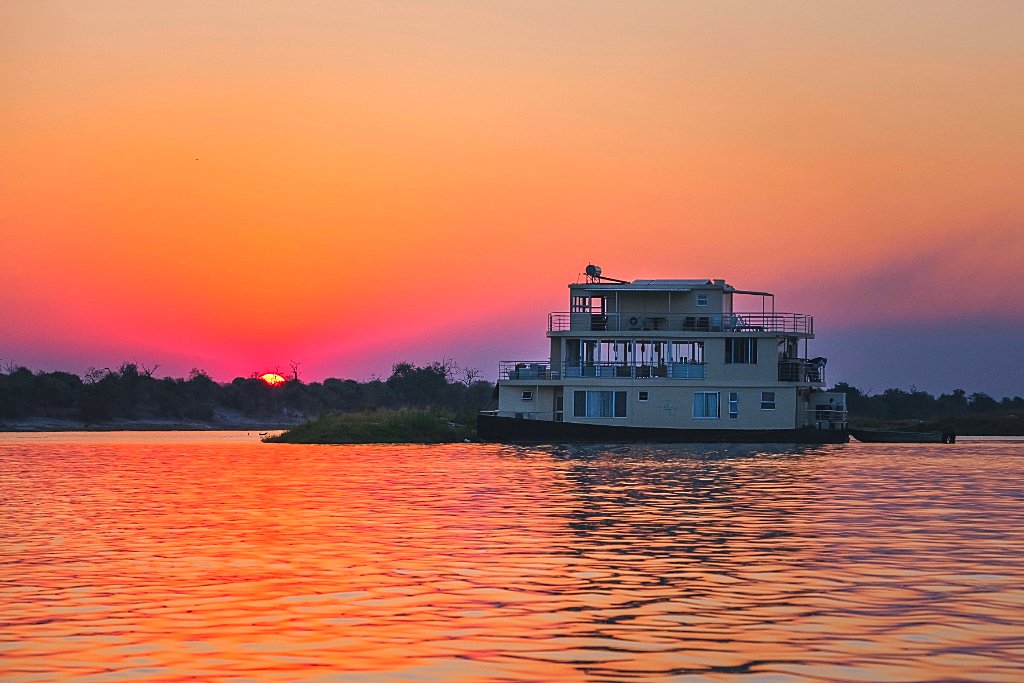 ZQCollection's tweet photo. With fewer cabins on board than the Zambezi Queen, our three Chobe Princess houseboats offer a smaller, more personal safari experience and can be booked on an exclusive use basis: https://t.co/iX5hl2La54

#ChobePrincess #AfricanRiverSafari #UniqueTravelExperience https://t.co/dTLulwCvMs