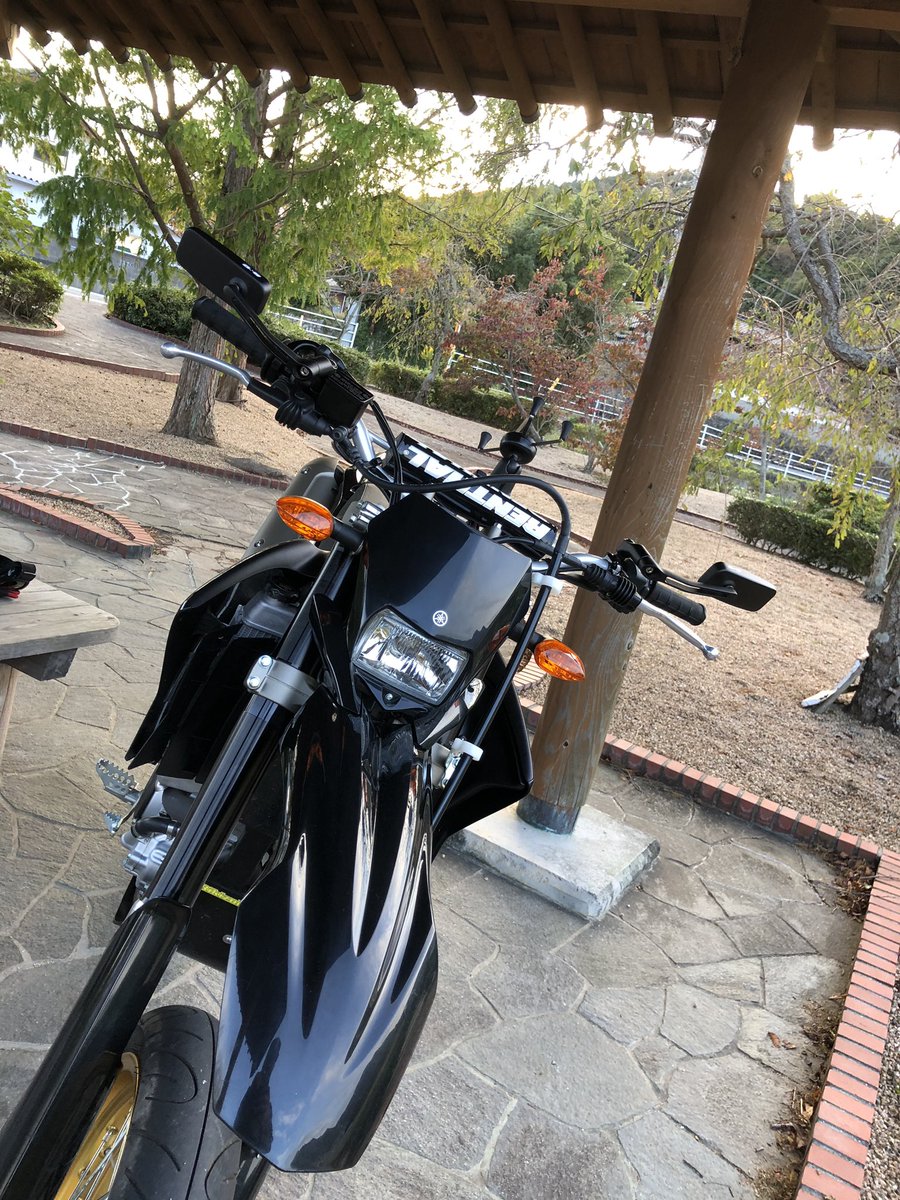 mitsu_ishimura's tweet photo. 久しぶりブリカスタム、
ミラー変えた。
#WR250X #DAYTONA #ホリゾンタルミラー https://t.co/paC3MAbegl