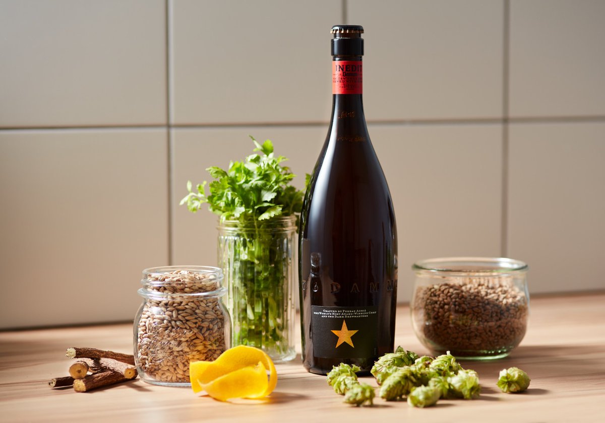 El malt d’ordi i el blat li aporten cos i volum. El llúpol, el coriandre, la pell de taronja i la regalèssia aromes frescos, cítrics i delicats. Inedit és la cervesa que no et deixarà indiferent.