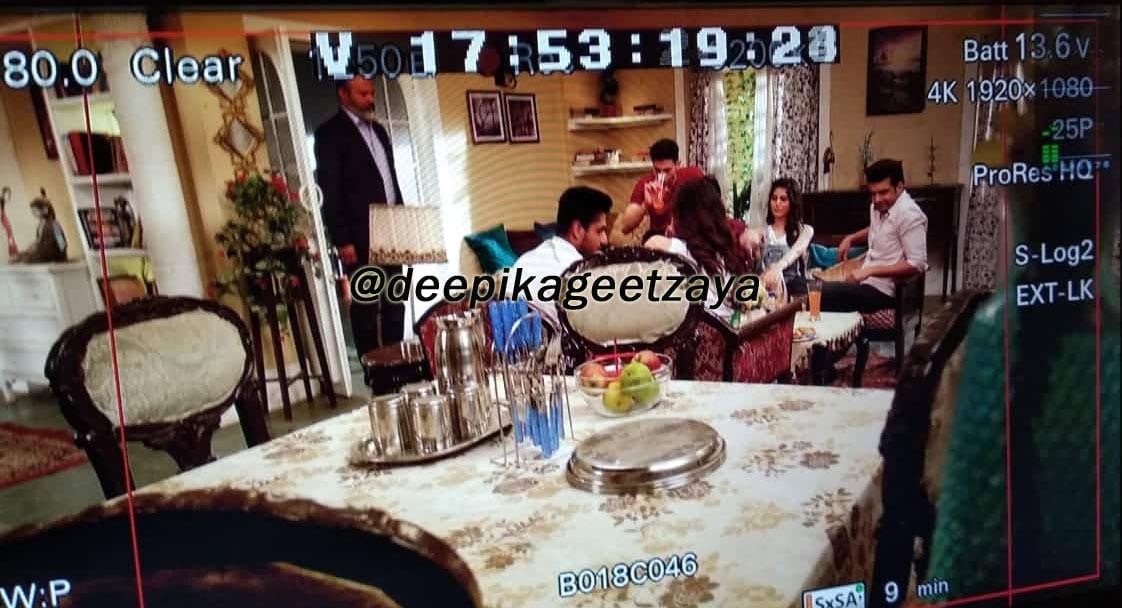 AdorerDeba's tweet photo. #spoiler
#RickysFriendsVisitRicky
look who has come to ricky's house ? Vp
#againHitAndMiss #PalakAndVp
#FriendsAndDrinks https://t.co/YHcHkocIWA