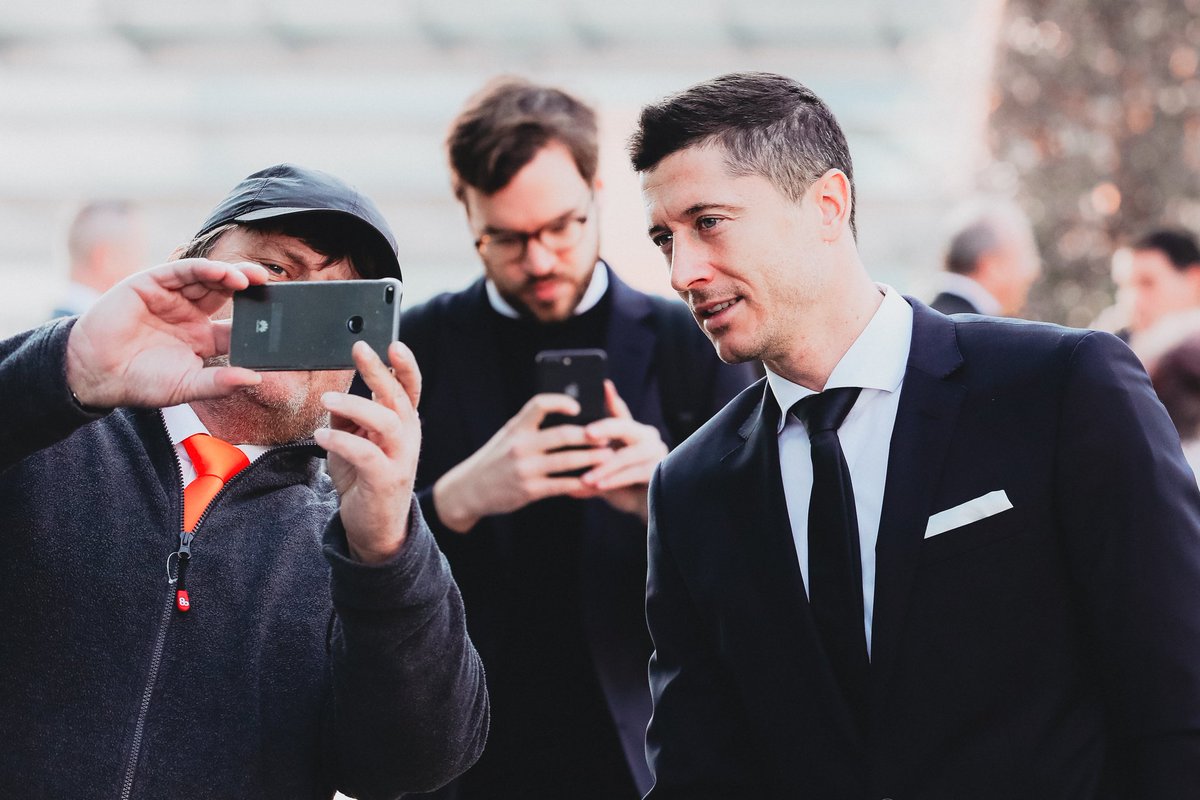 FCBayernES's tweet image. 👔😎👍

#MiaSanMia #AEKFCB #BOSSsport #SuitedByBoss