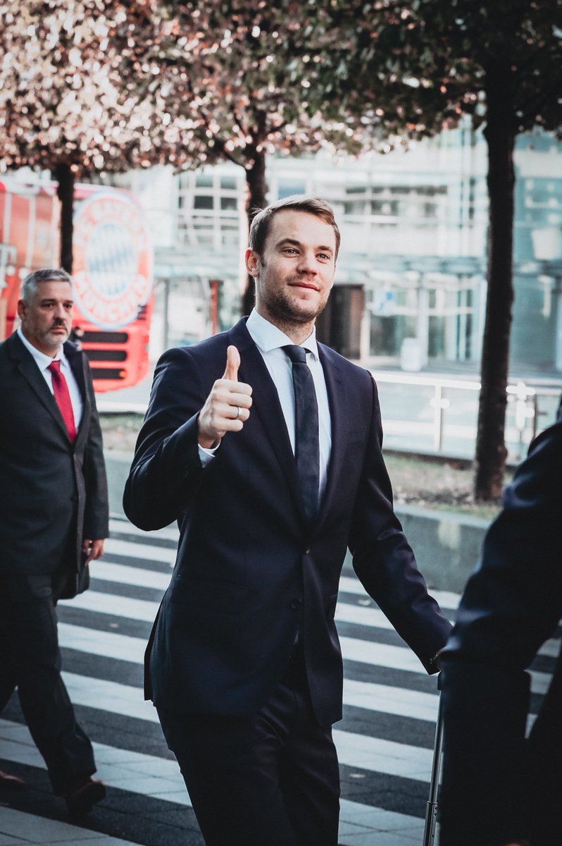 FCBayern's tweet image. 👔😎👍

#packmas #AEKFCB #BOSSsport #SuitedByBoss