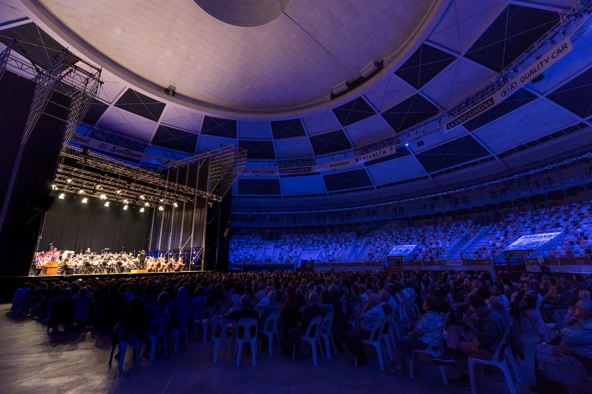 fschubertfilh's tweet photo. Aquí teniu les fotos del concert que va oferir ahir per la tarda l'@orquestraOCM a la @TarracoArena Plaça sota la direcció de @TomasGrauC i de la mà de la @Dipta_cat .FOTOS -> https://t.co/rK424ZJmdc
#Tarragona #SimfonicaOCM #MusicaClassica #Dvorak #Mussorgsky https://t.co/uunXzPr7TD