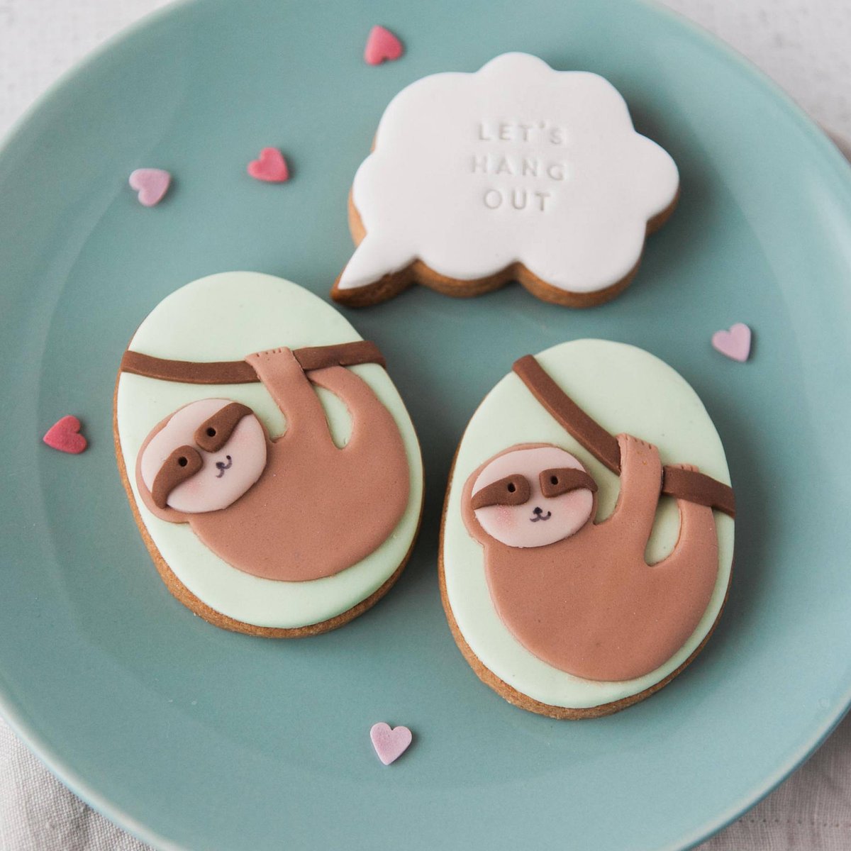 Etsy's tweet image. These sloth cookies are always down to hang. etsy.me/2J2Uskh