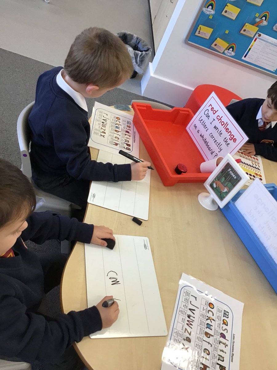 SPMVMrsPrice's tweet photo. ✋🏻🤚🏽KEEPING CLEAN WEEK👦🏼👧🏻 We are learning how to be clean everyday. Here is our #rainbowchallenge for this week... #eyfs #HealthyLife #beingclean #handwashing #malvernvale https://t.co/S4UEDnJaOo