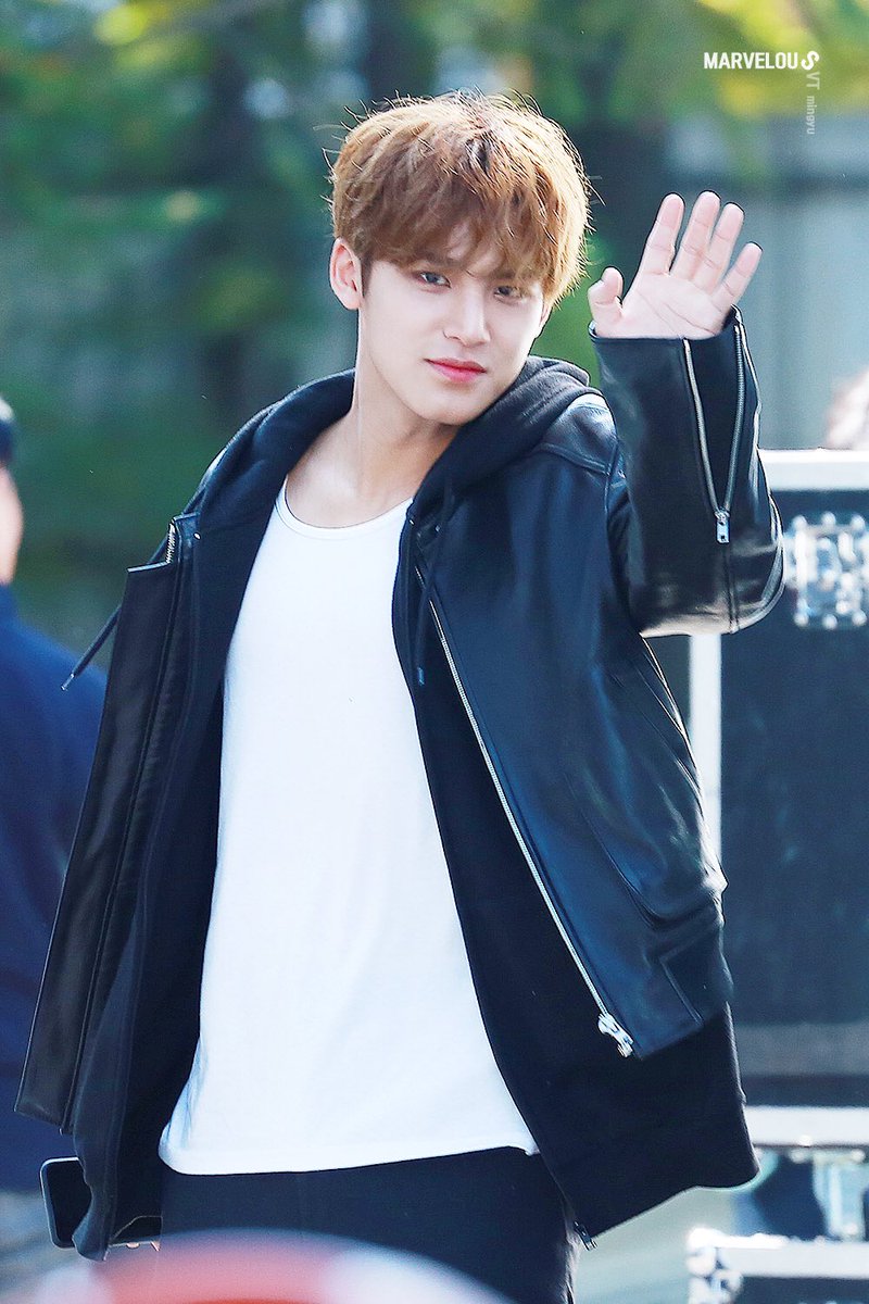 Marvelous_MG's tweet photo. 181021 인기가요 #멋진가요 @pledis_17 #완잘남 #힝구밍구 #세븐틴 #민규 #SEVENTEEN #MINGYU #ミンギュ 
🖤🖤🖤❤️❤️❤️좋은날 https://t.co/CHeK0LzwMd