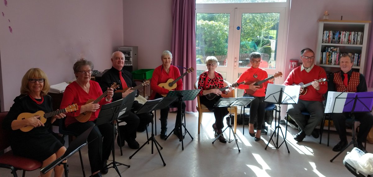 u3a_UK's tweet photo. Foyle @U3A_UK Ukulele group entertained patients at the Waterside Hospital in Londonderry, Northern Ireland @WesternHSCTrust
Everyone joined in the fun and sing-along. A #U3A member also recited poems
"A wonderful way to spend an afternoon"
#LearningNotLonely https://t.co/hH1voG7FE9