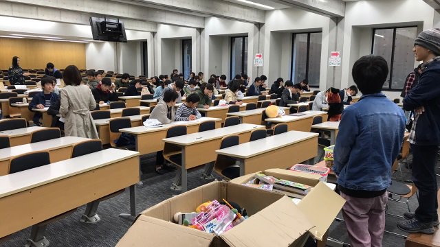 早稲田大学ドラえもん研究会 ドラえもん検定 ってなに 年に一度 早稲田祭で開催される参加無料 の大型教室企画です 難易度別の問題用紙を受け取ります 会場で検定に挑戦 採点を受けます 見事合格すると景品が 参加賞も 毎年
