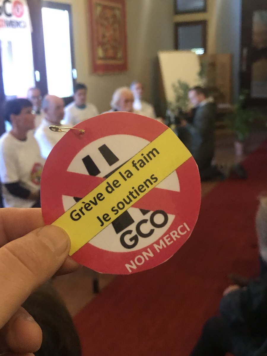 PhilippeMundo's tweet image. Une dizaine de personnes débutent aujourd’hui une grève de la faim pour obtenir le retrait du projet autoroutier du #GCO     @gcononmerci @AlsaceNature #Strasbourg #Kochersberg #grevedelafaim #nature #ecologie