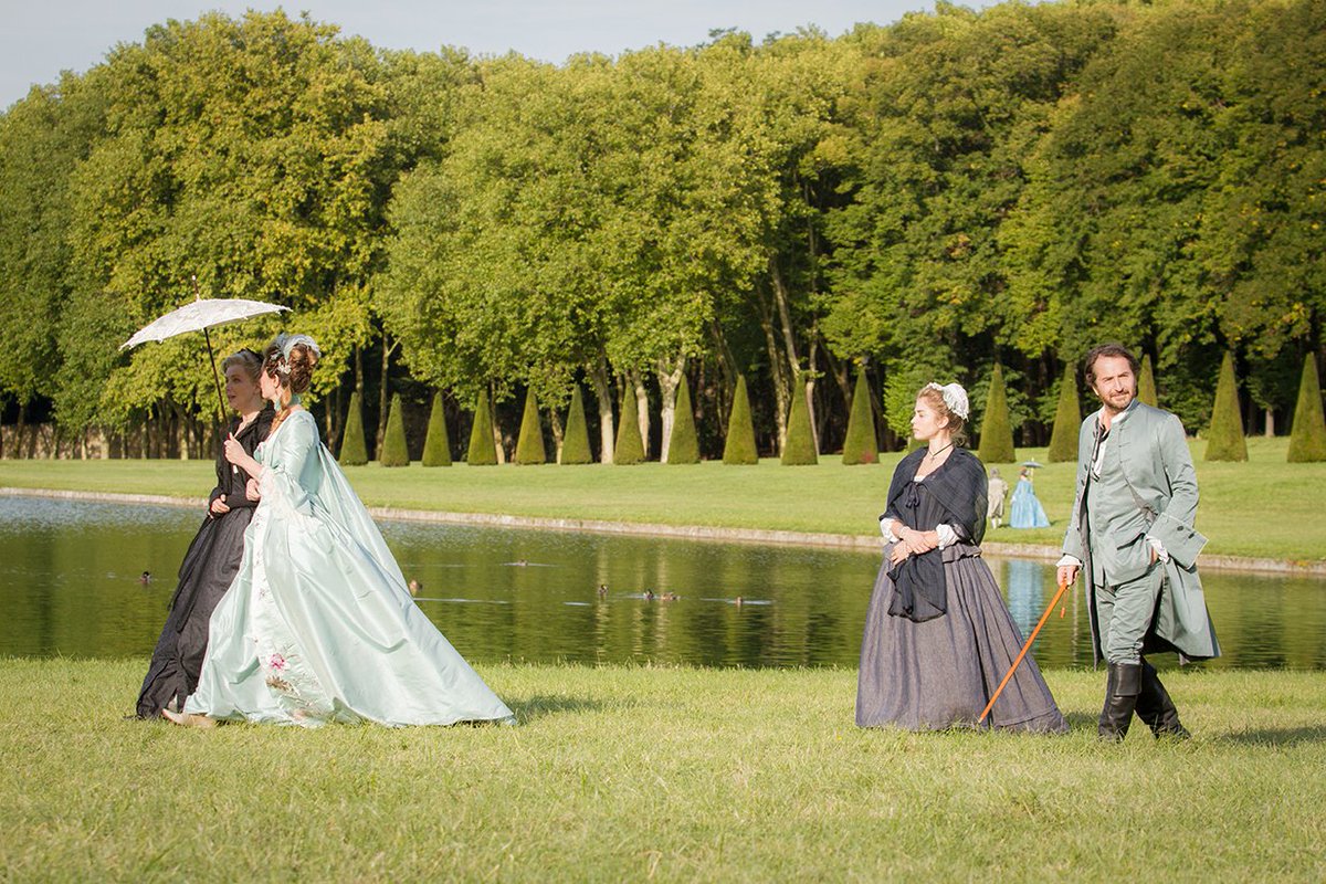 Heurtault's tweet photo. Mettez un peu de soleil dans votre lundi avec les superbes ombrelles du 18ème siècle créées par la Parasolerie Heurtault pour le film Mademoiselle de Joncquières  ! https://t.co/XSTfR6HtNB Film réalisé par Emmanuel Mouret, costumes Pierre-Jean Larroque @Pyramide_Films https://t.co/2xRbMs6IyI