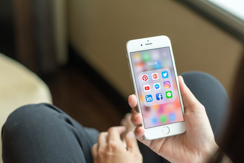 🔢 Point chiffres : on en est où en terme d'utilisateurs actifs sur les #RéseauxSociaux ? 👇

▪️Facebook 2,2 milliards
▪️YouTube 1,9 milliard
▪️Instagram 1 milliard
▪️Twitter 335 millions
▪️LinkedIn 303 millions
▪️Snapchat 291 millions

blogdumoderateur.com/etude-digital-…

#SocialMedia #CM