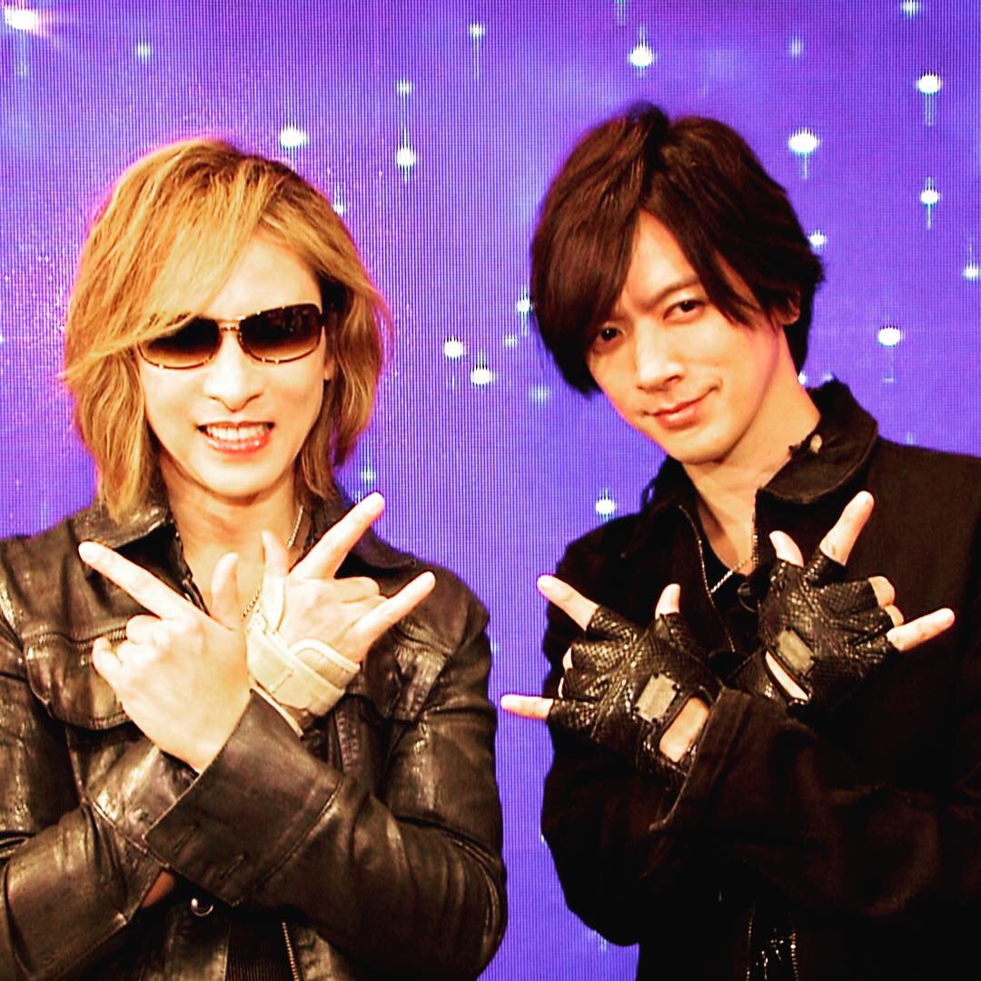 YoshikiOfficial's tweet photo. #スーパーマン になった。明日、久しぶりにTVに出演します。LAで #Daigo とショッピングの撮影やスタジオ..I became #superman. Tomorrow,I'll be on TV..
「明日、10月23日(火)夜 #日本テレビ 19:00～21:54 #火曜サプライズ #YOSHIKI 3H SP」
@Daigo19780408 @kasapu_ntv https://t.co/Zyv64uqF7h https://t.co/mJAx5GAPlm