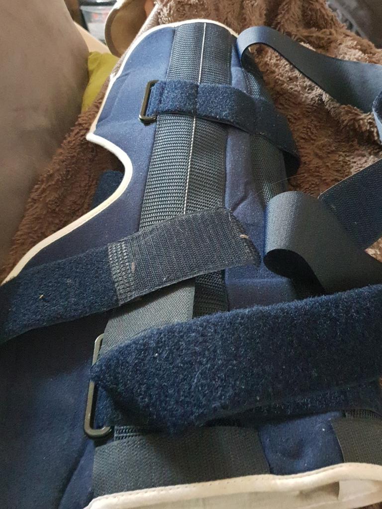 JustiineLouis's tweet photo. Libérée, délivrée, je ne te mettrais plus jamais 🎉 Bon encore quelques semaines à la maison... mais enfin libre de mes mouvements.. ou presque https://t.co/V9YPOKL0Dq