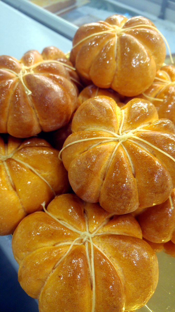 Tra qualche giorno è Halloween... 👻 🎃
Per festeggiare ecco piccole Zucche di Pane!! 🍞
Ideali per le vostre cena a tema!! 
Chiamate subito... Sono disponibili solo su ordinazione! 
#panedizucca #profumodibuono #pumpinkbread
#panedizucca #pane #autumn  #paneallazucca