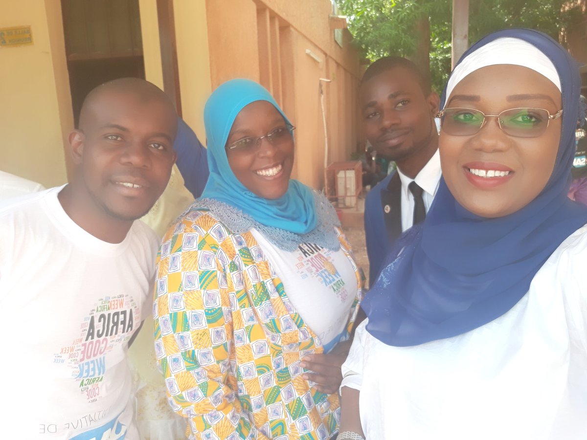 samybenousmane's tweet photo. Selfie avec des #geek
Je veux être contaminée!
#AfricaCodeWeek
@salimdade @rabia_moussa @hamadoudao https://t.co/qMedtHChC8