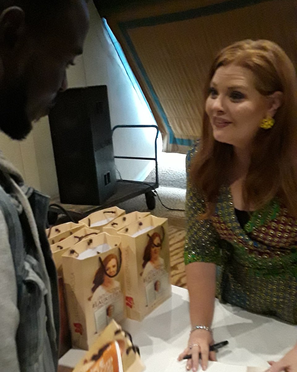 gabrielshaibu's tweet image. Happy birthday to her royal awesomeness 👑🎂🍾 Rev @IdahosaLaurie, @febidahosa's first lady. 
Thank you ma for giving the world such a powerful gift as your new book #LauriePrays
__

#GabrielShaibu
#Influentia 
#Influence
#Inspire
#Inspire2Influence