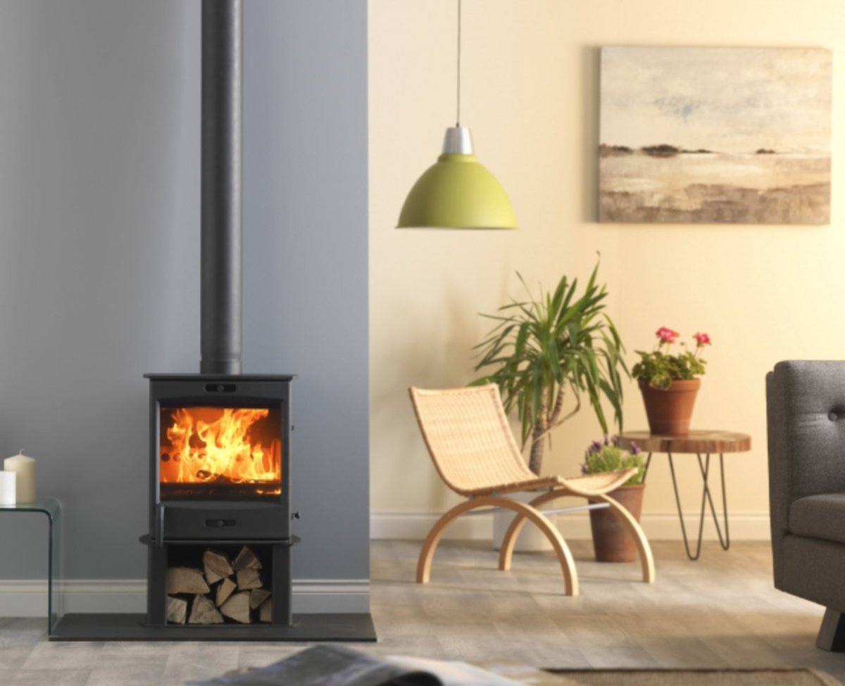 cJfires's tweet photo. The classic Fireline FQ8, displayed here with an optional log stove. This stove looks fantastic in a wide range of homes. Prices from £843.00 + £200.00 for the optional log store.

Download your Fireline brochure at:

https://t.co/EtWF16q3oP https://t.co/6RknSwlhsb